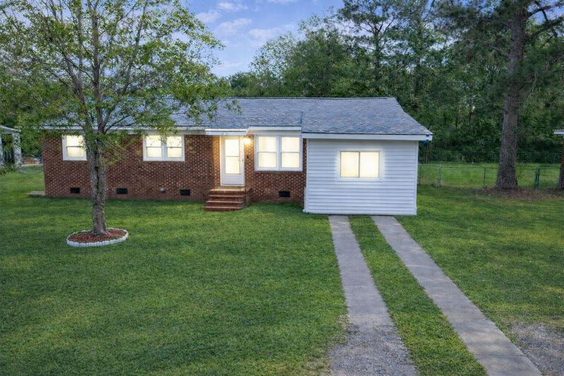 426 Clarine Dr, Goose Creek, SC 29445