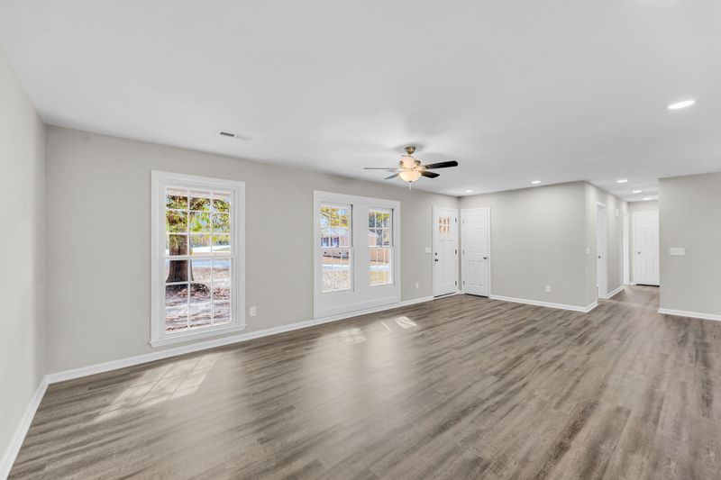 75 University Dr, Ladson, SC 29456