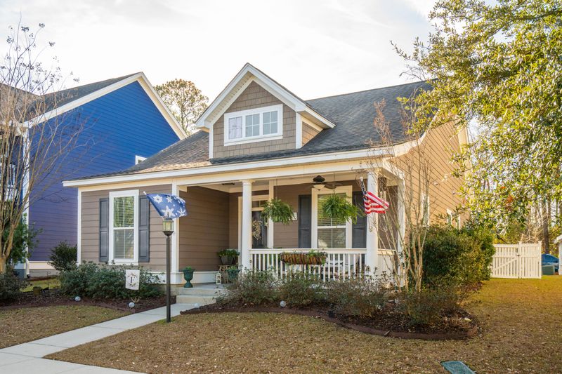 215 Forsythia Ave, Summerville, SC 29483
