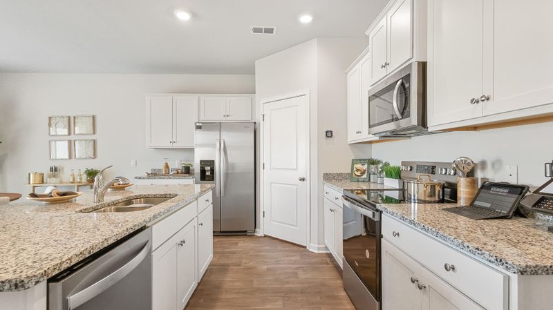 9035 Salamander Rd, North Charleston, SC 29406