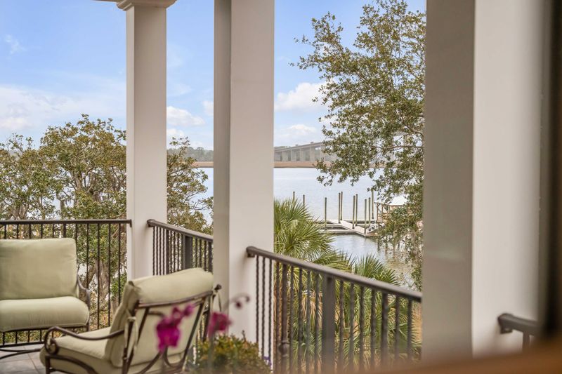108 Fairbanks Oak Al #302, Daniel Island, SC 29492