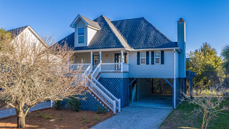 46 Battery Park Rd, Edisto Beach, SC 29438