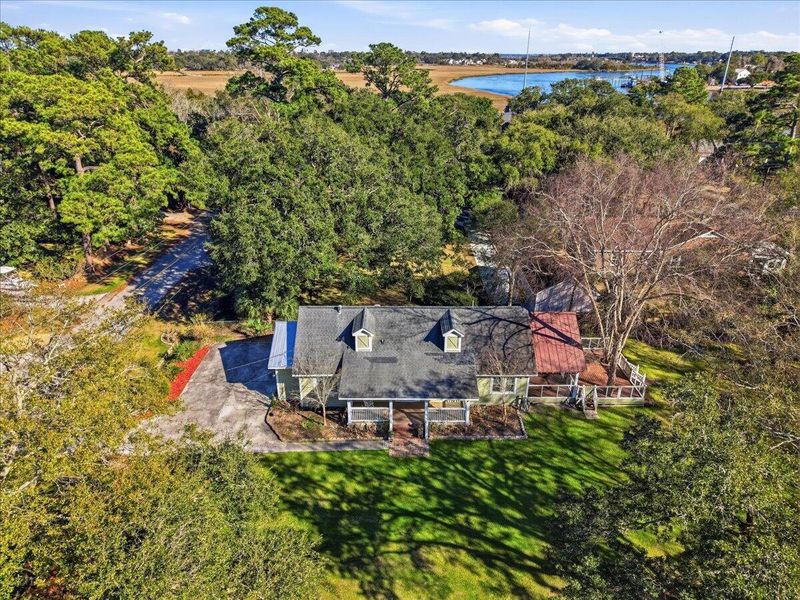 1309 N Edgewater Dr, Charleston, SC 29407