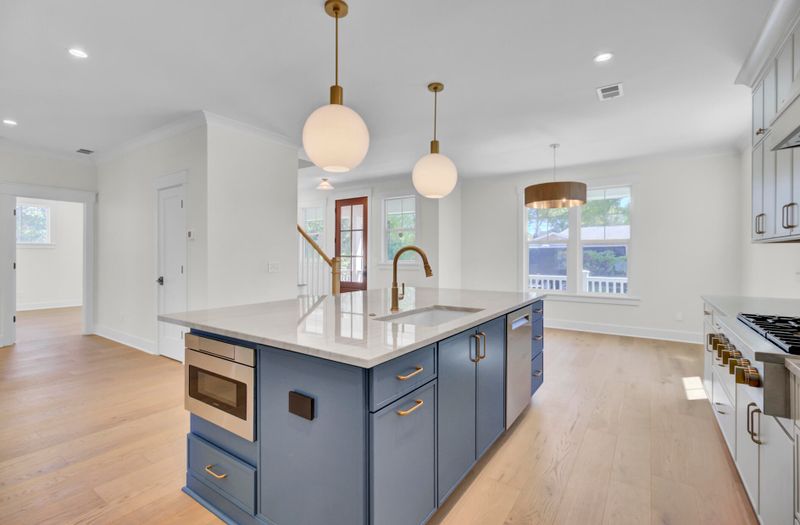 127 Rose Ln, Mount Pleasant, SC 29464