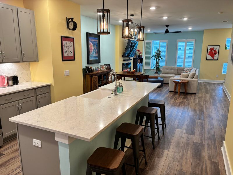 4581 Mixson Ave, North Charleston, SC 29405