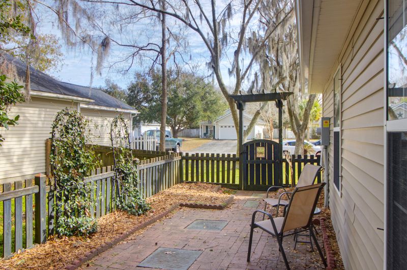 222 Lytham Ct, Charleston, SC 29414