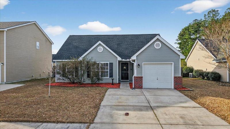 211 Avonshire Dr, Summerville, SC 29483