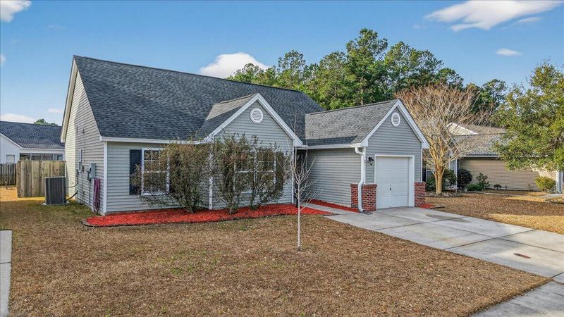 211 Avonshire Dr, Summerville, SC 29483