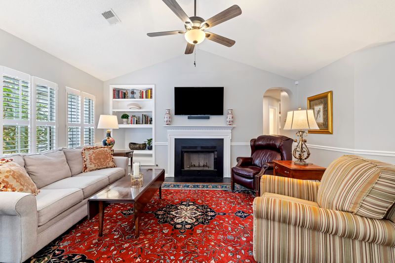 410 Manorwood Ln, Charleston, SC 29414