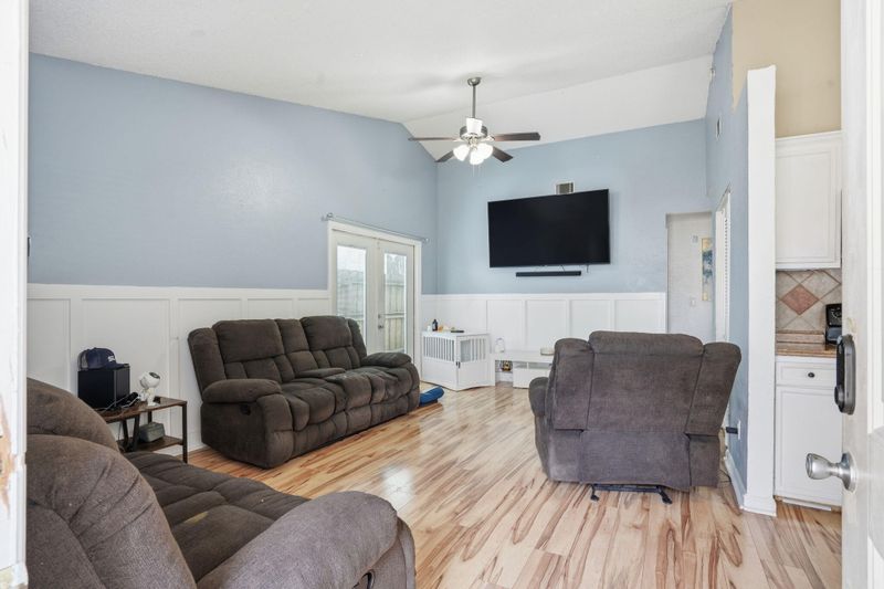 1225 Maryland Dr, Ladson, SC 29456