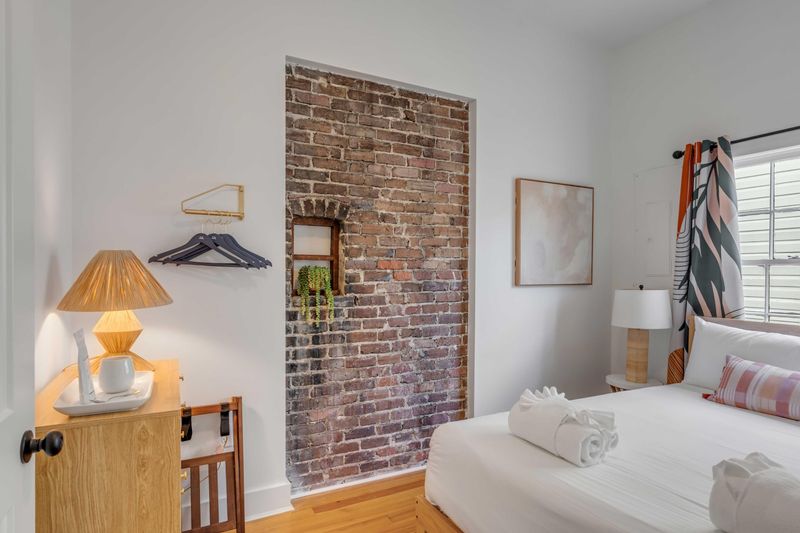 140 Spring St, Charleston, SC 29403