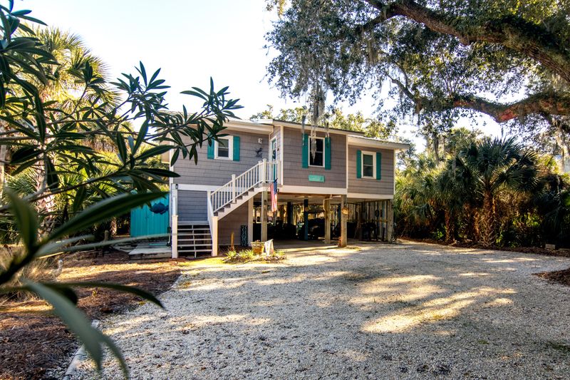 3304 Fort St, Edisto Island, SC 29438