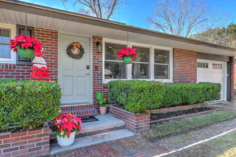 5813 Stewart St, Hanahan, SC 29410