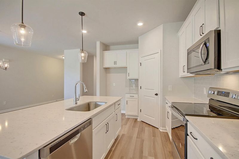 3082 Macaron Ct, Ravenel, SC 29470