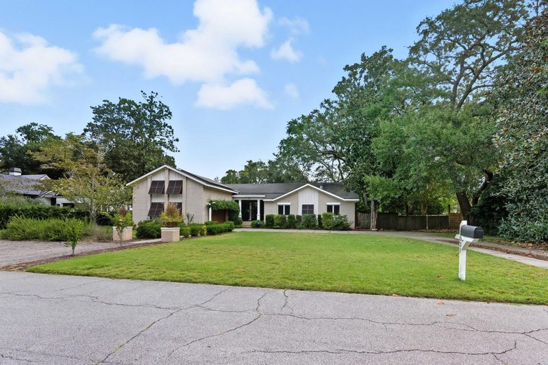 1031 Lakeview Dr, Mount Pleasant, SC 29464
