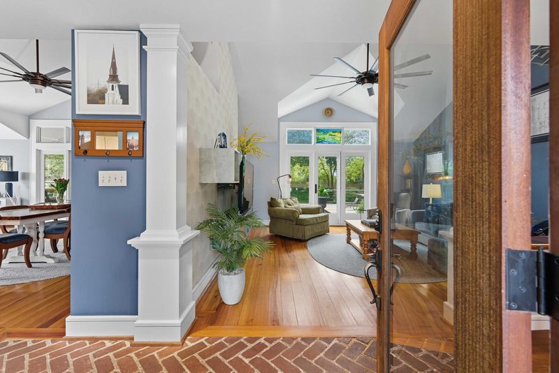 1031 Lakeview Dr, Mount Pleasant, SC 29464