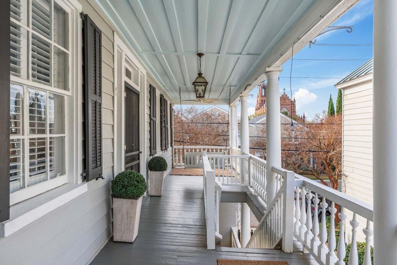 104 Queen St #B, Charleston, SC 29401