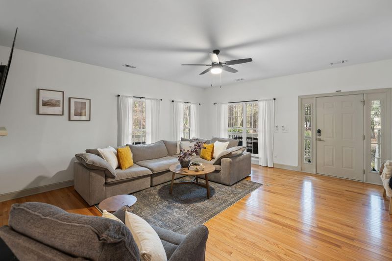 204 Ferry Point Dr, Charleston, SC 29492