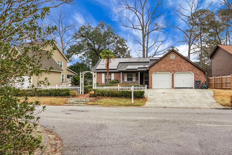 235 Knightsbridge Dr, North Charleston, SC 29418
