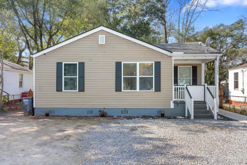 2754 E Surrey Dr, North Charleston, SC 29405