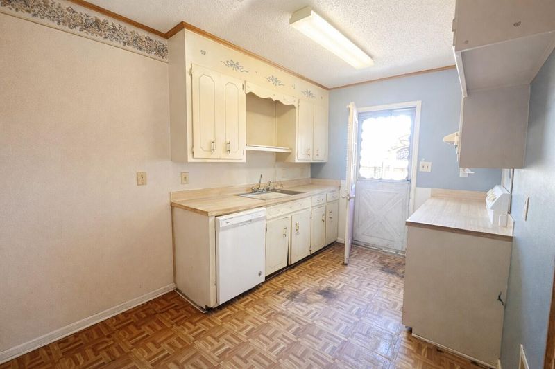 1103 Pickett St, Moncks Corner, SC 29461