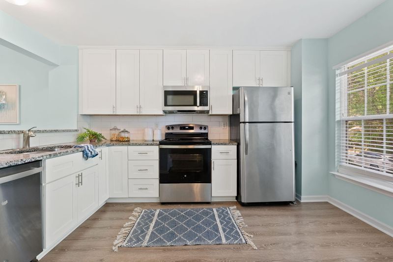 504 Parkdale Dr, Charleston, SC 29414