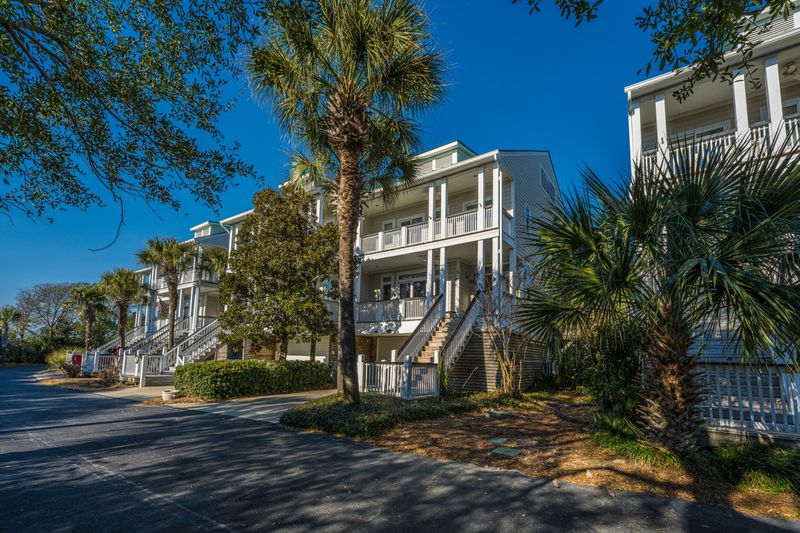 2206 Folly Rd, Charleston, SC 29412