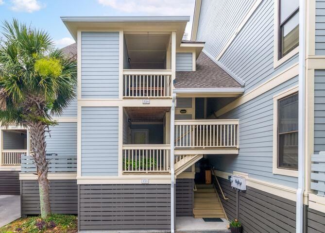 233 Little Oak Island Dr, Folly Beach, SC 29439