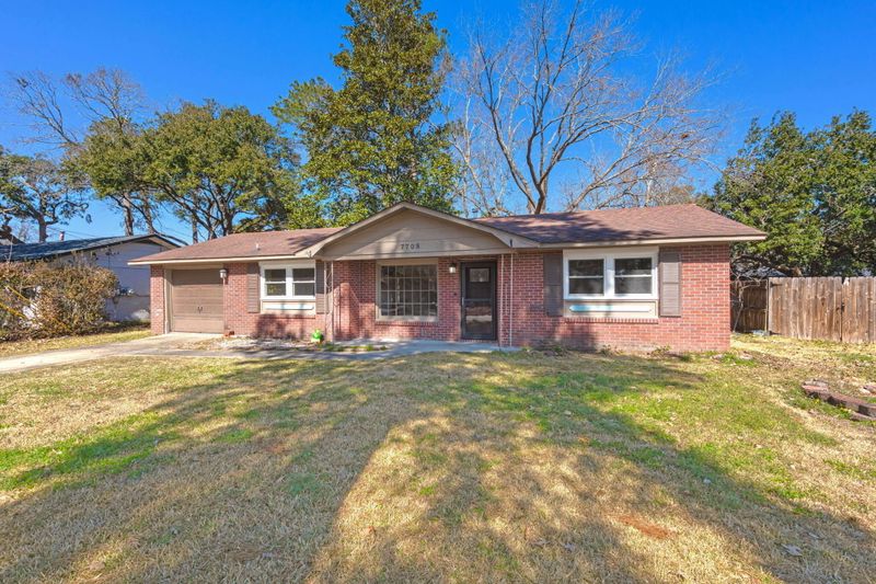 7708 Knollwood Dr, North Charleston, SC 29418