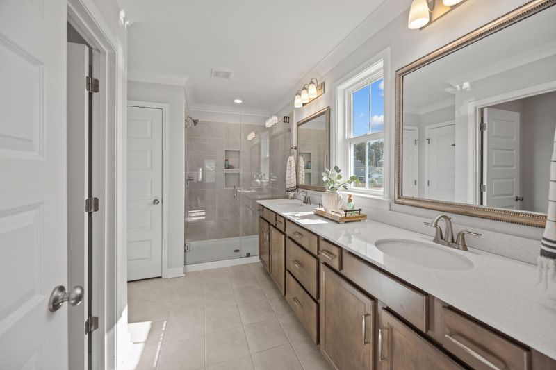 593 Dunswell Dr, Summerville, SC 29486