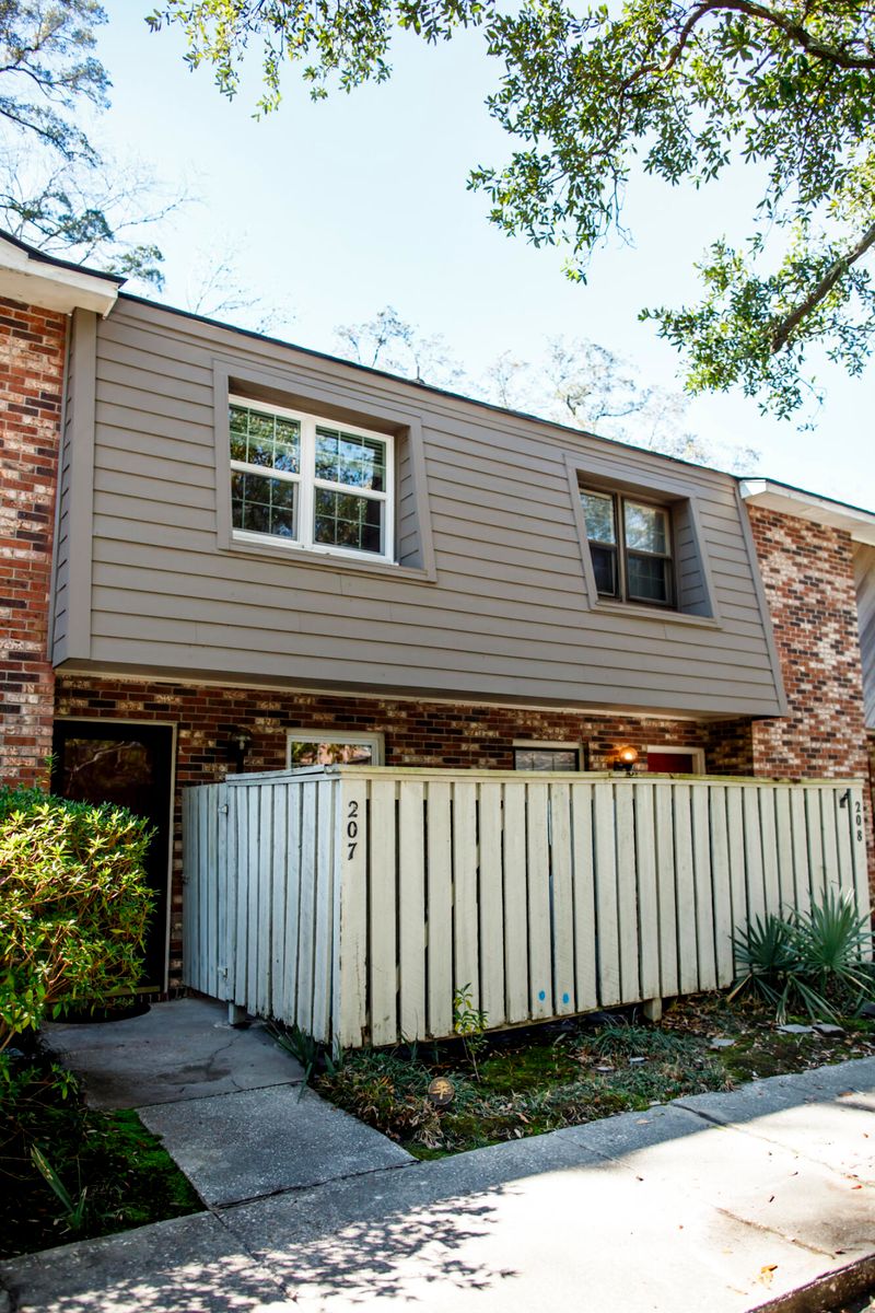 207 Saint Charles Ct, Charleston, SC 29407
