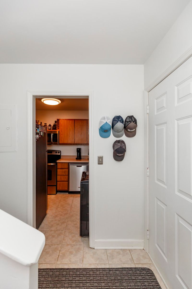 207 Saint Charles Ct, Charleston, SC 29407