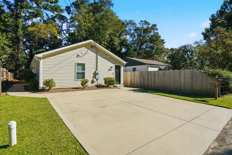 1438 Agatha St, Charleston, SC 29407