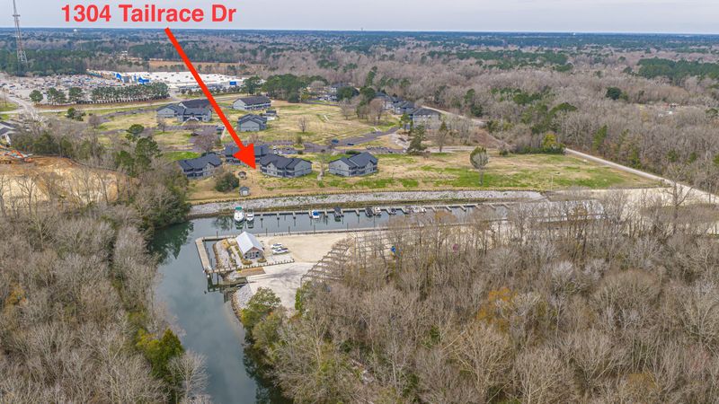 1304 Tailrace Dr, Moncks Corner, SC 29461