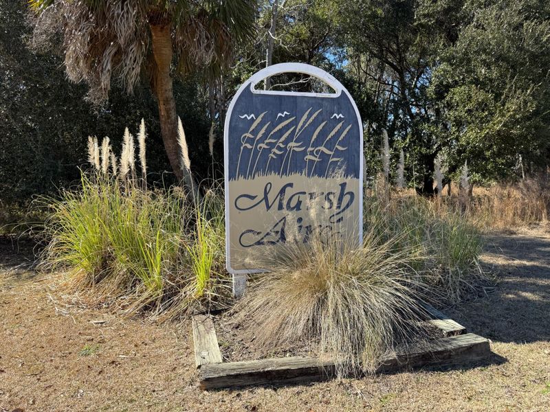 32 Marsh Aire Ln, Edisto Island, SC 29438