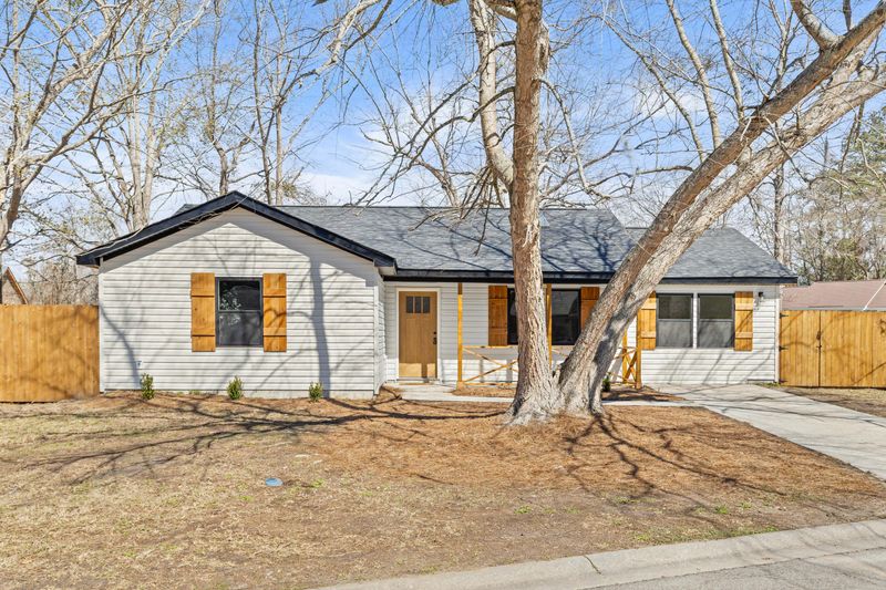 418 Carolina Cir, Ladson, SC 29456