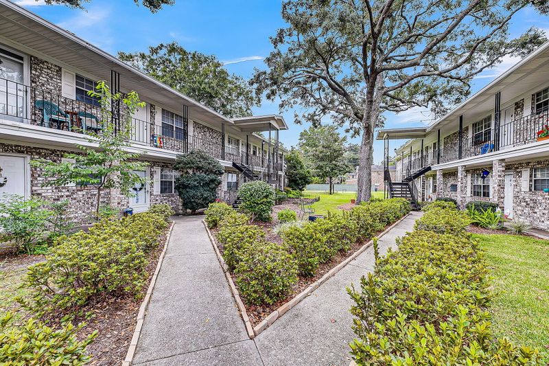 516 Arlington Dr #Apt B5, Charleston, SC 29414