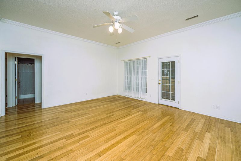 1028 Longview Dr, Goose Creek, SC 29445