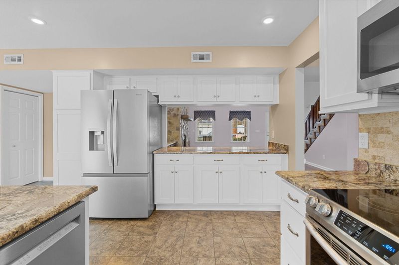 803 N Aylesbury Rd, Goose Creek, SC 29445