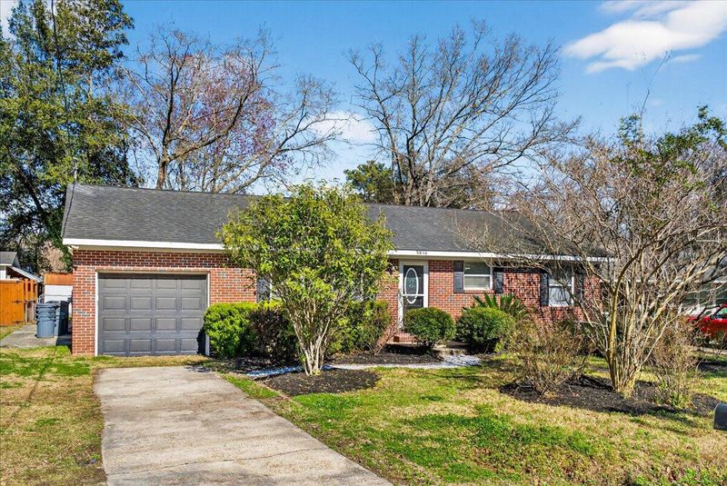 5810 Chaucer Dr, Hanahan, SC 29410
