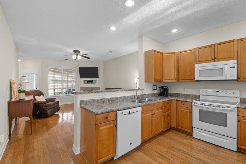 2915 Sweetleaf Ln, Johns Island, SC 29455
