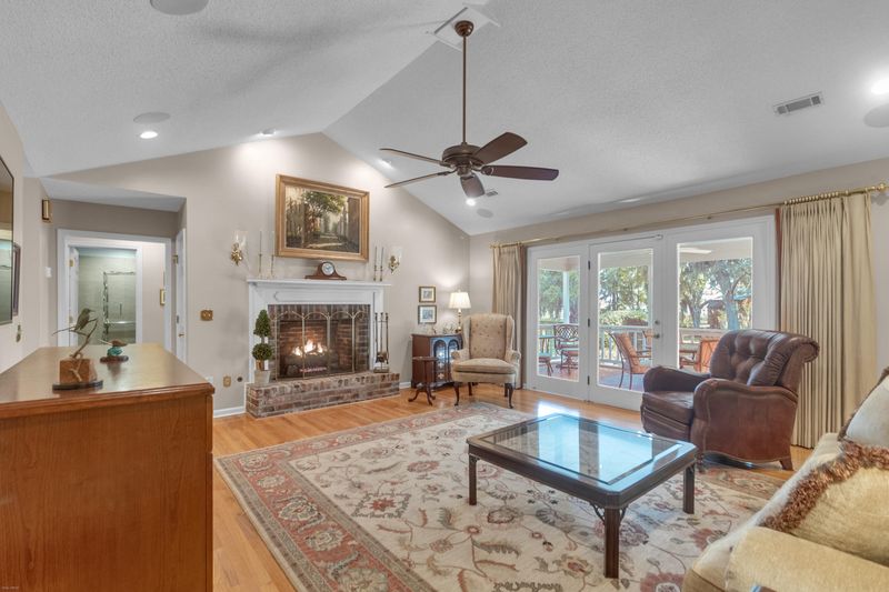 935 River Rd, Johns Island, SC 29455