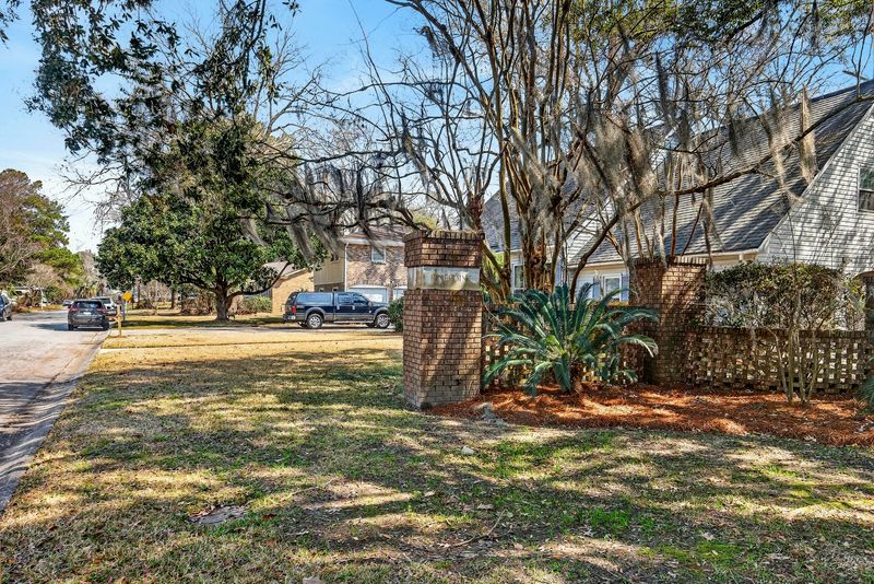 1575 N Pinebark Ln, Charleston, SC 29407