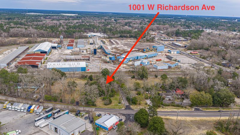 1001 W Richardson Ave, Summerville, SC 29483