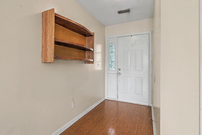 216 Regent St, Summerville, SC 29483