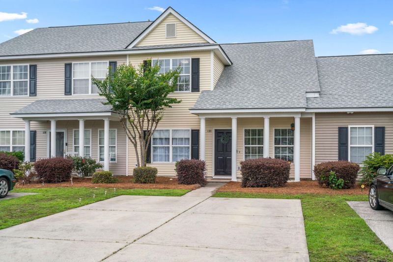 121 Broad River Dr, Summerville, SC 29485