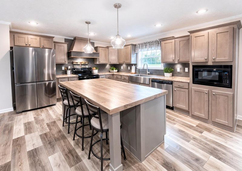 1036 Black Tom Rd, Moncks Corner, SC 29461