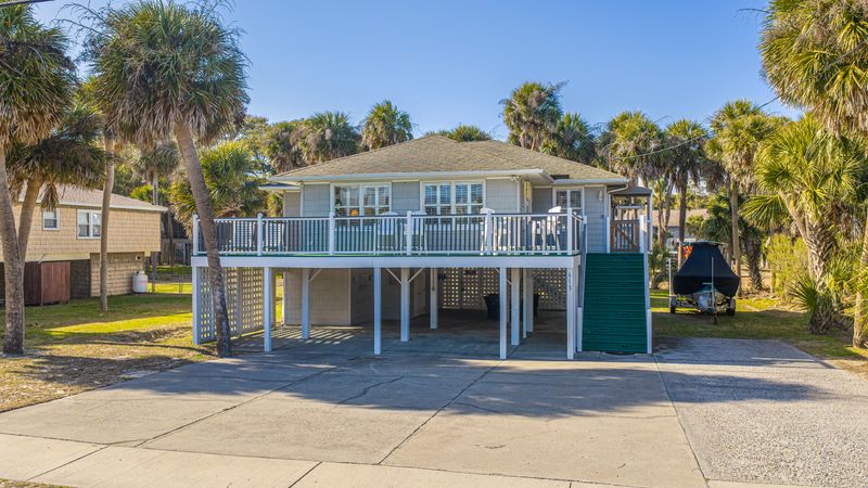 613 Palmetto Blvd, Edisto Beach, SC 29438