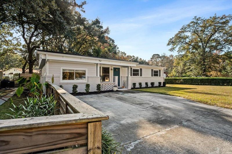 1583 W Robinhood Dr, Charleston, SC 29407