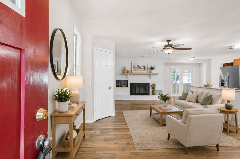 300 Logan Dr, Summerville, SC 29483